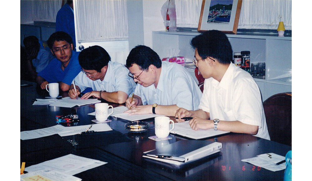 Handover ceremony for AHTECH’s first 10,000-ton vessel in June 2001.